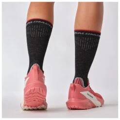 Trailrunning-Schuhe Salomon Sense Ride 5 W Tea Rose Fiery Red Vanilla Ice -Neueste Camping Verkäufe d4cb3be293fe0272d1b586117c6339799730e7fd E23SALOCHA3362701 902